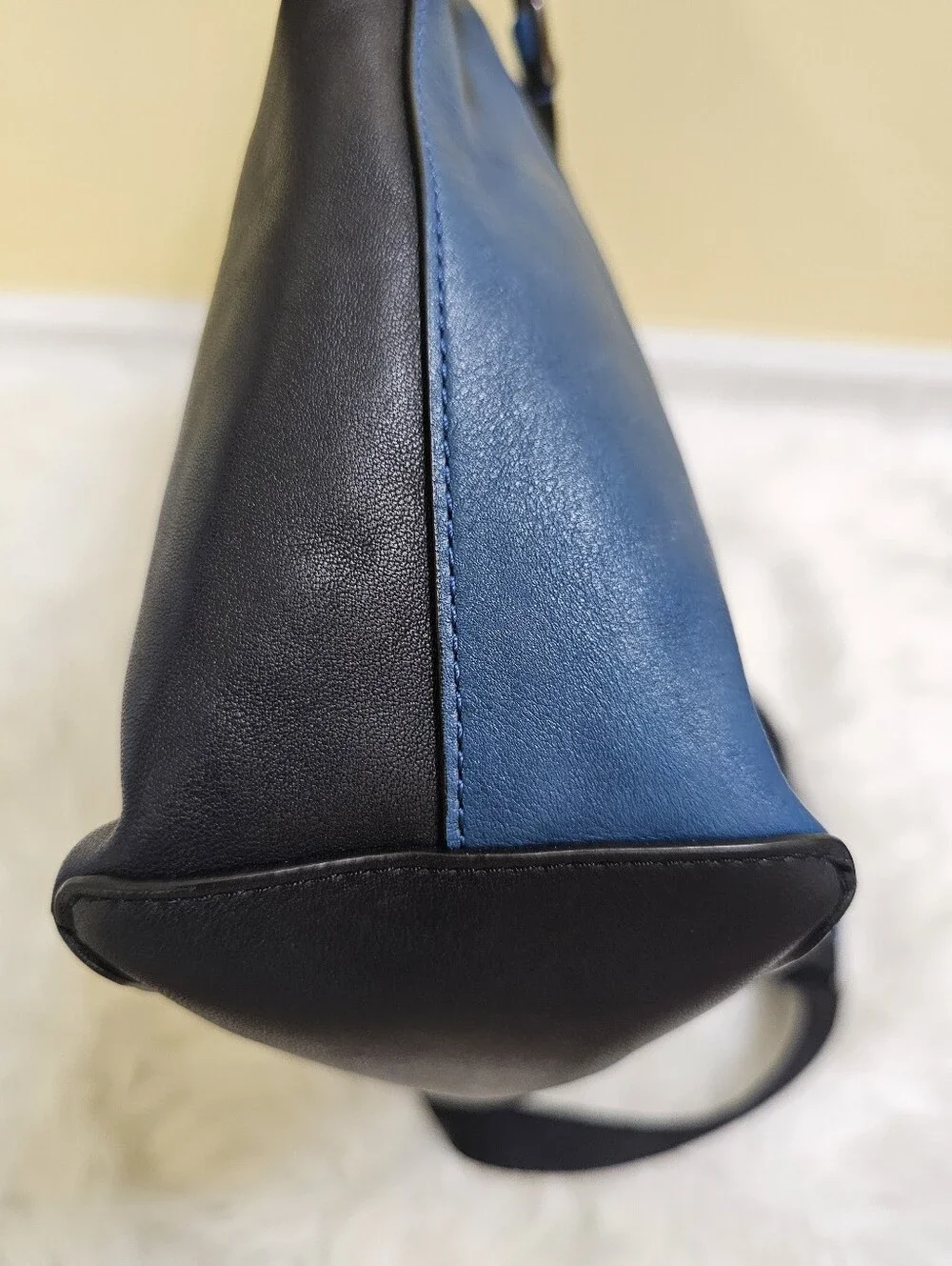 COACH Tote Manhattan Fold - Picture 9 of 16